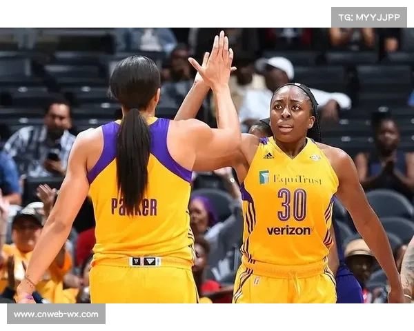 康涅狄格阳光不敌洛杉矶火花，查尔斯与马布雷各得19分